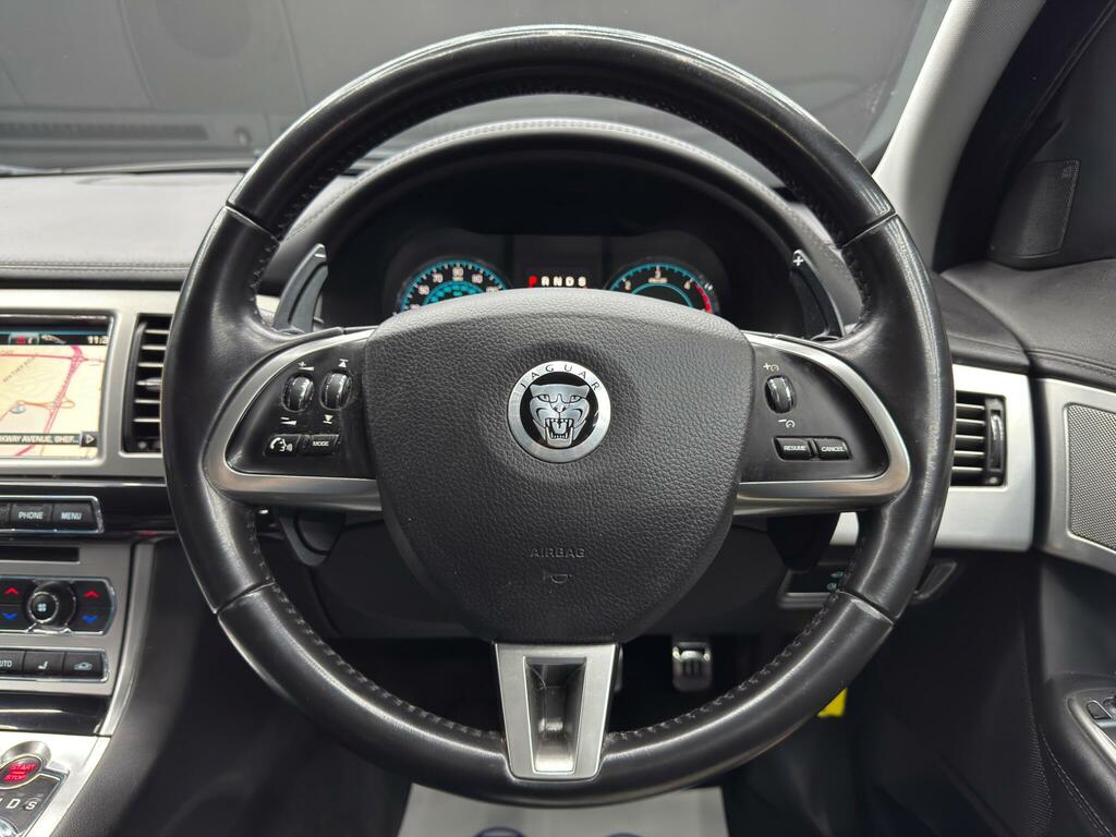 Jaguar XF D Luxury White #19