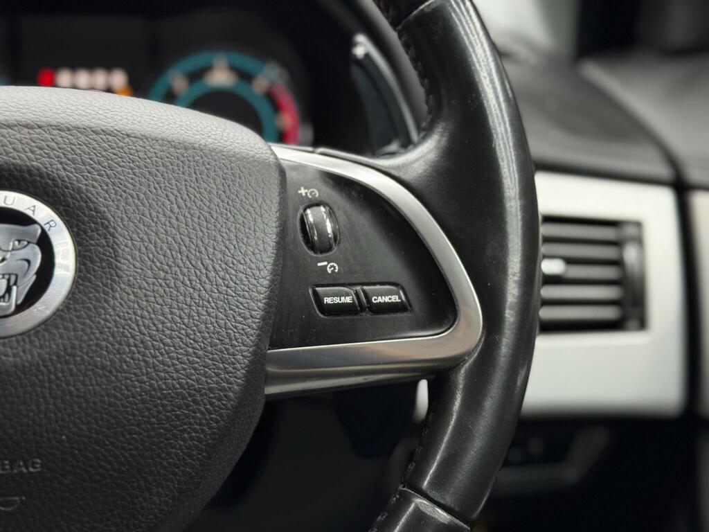 Jaguar XF D Luxury White #21