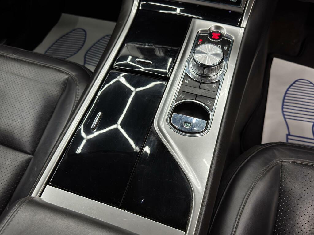 Jaguar XF D Luxury White #24
