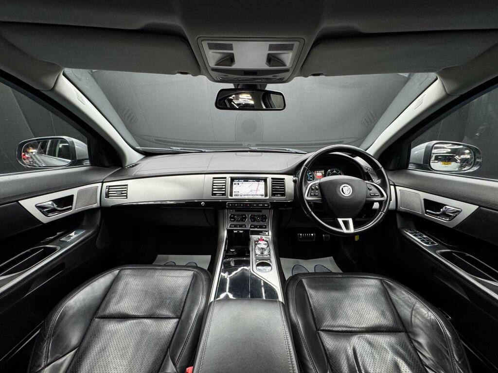 Jaguar XF D Luxury White #17