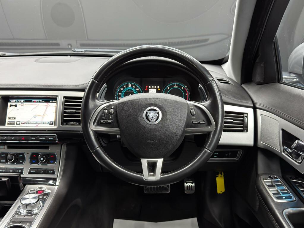 Jaguar XF D Luxury White #18