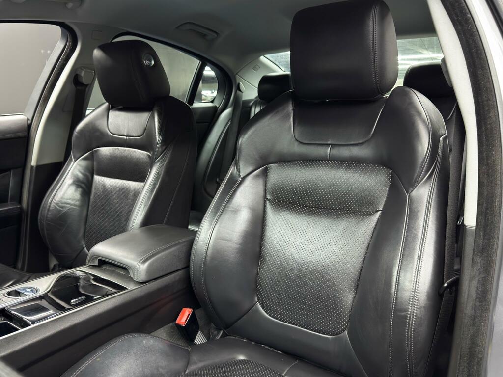 Jaguar XF D Luxury White #14