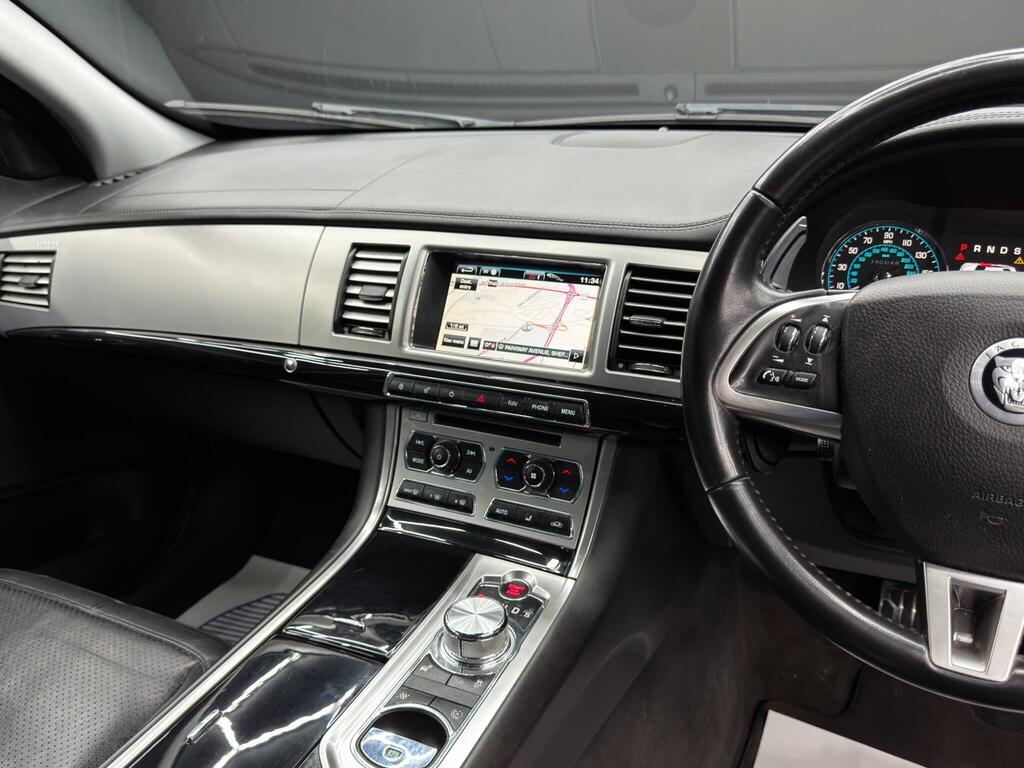 Jaguar XF D Luxury White #23