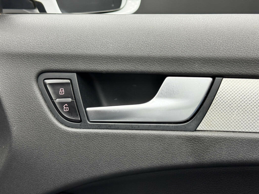 Audi A4 Saloon 2.0 Tdi Black Edition 201414 White #40