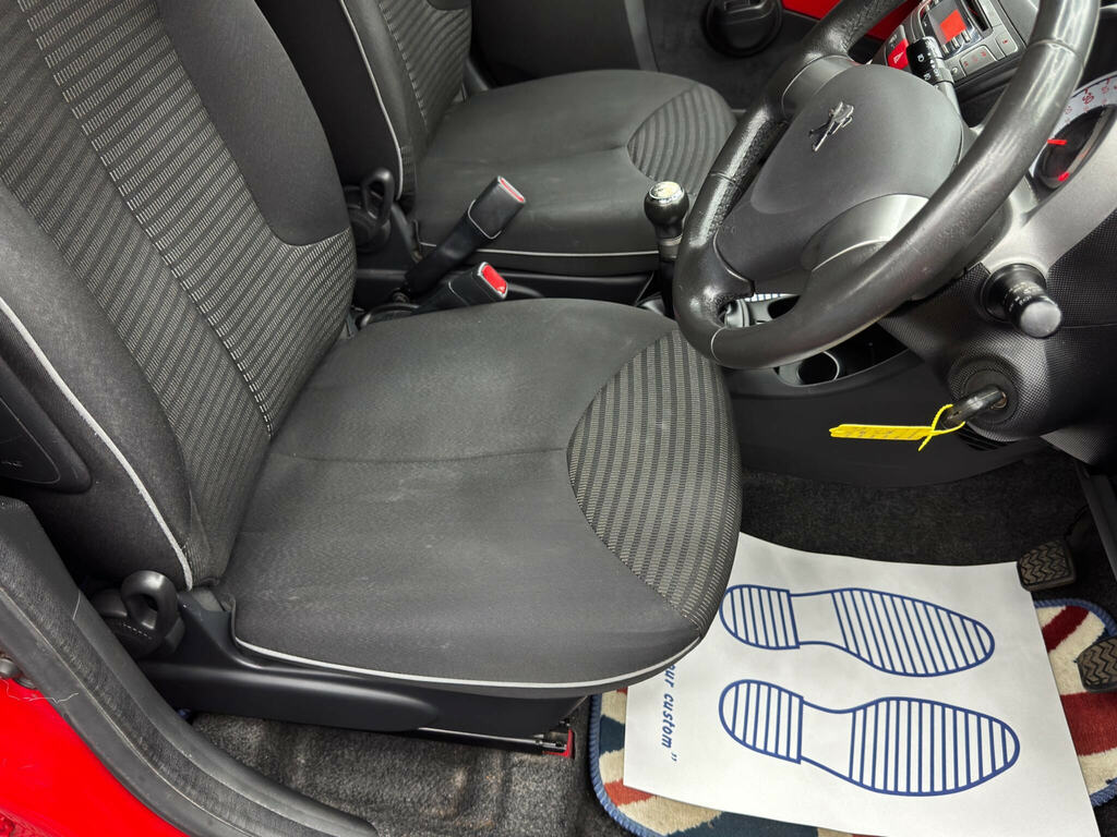 Peugeot 107  Black #13
