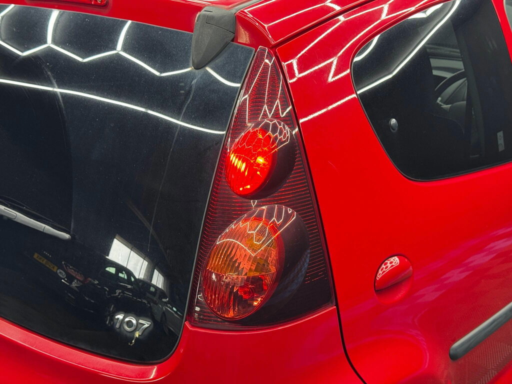 Peugeot 107  Black #32