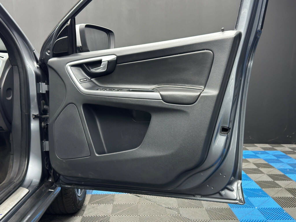 Volvo XC60  Black #36