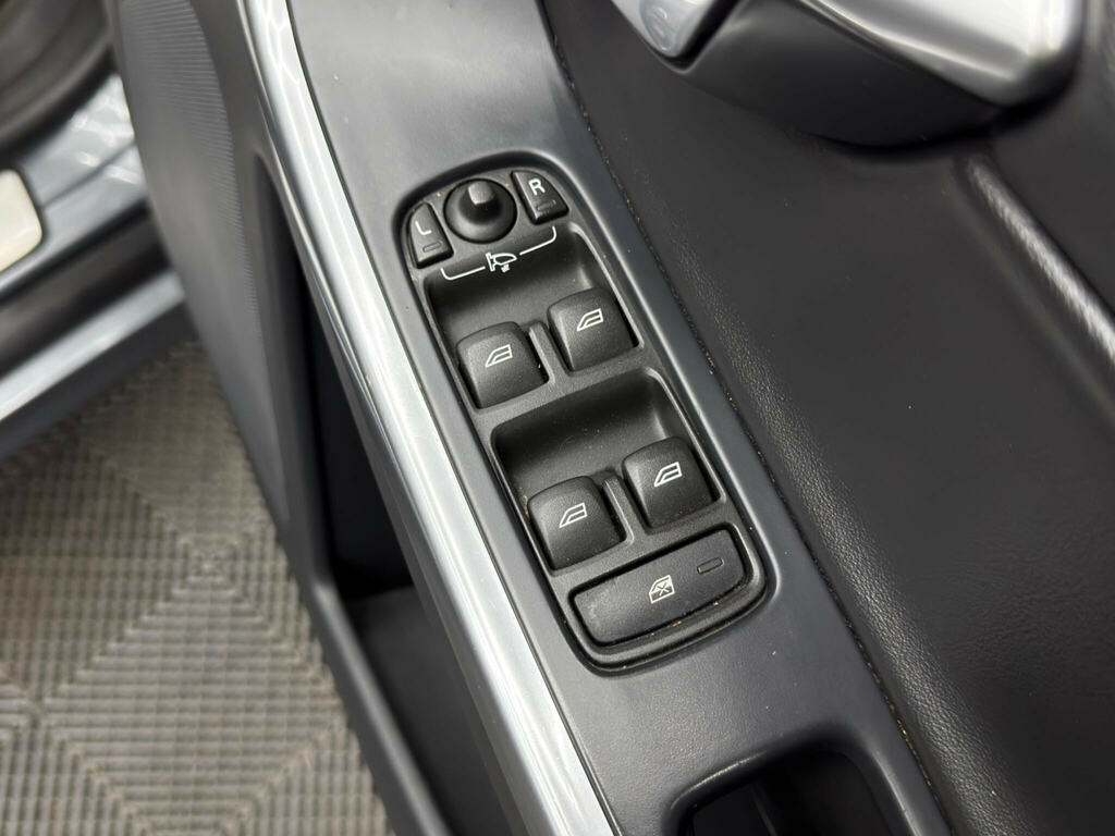 Volvo XC60  Black #37