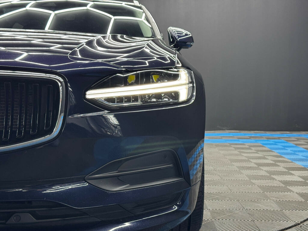 Volvo V90 R Design Plus Black #43