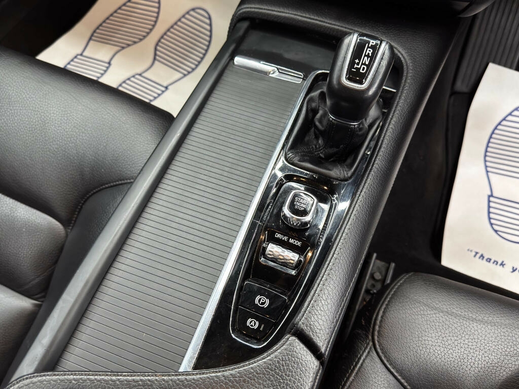 Volvo V90 R Design Plus Black #24
