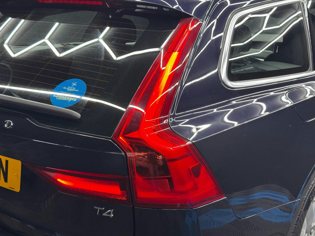 Volvo V90 R Design Plus Black #42