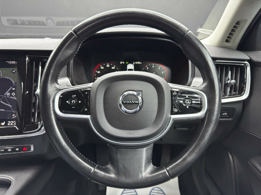 Volvo V90 R Design Plus Black #19