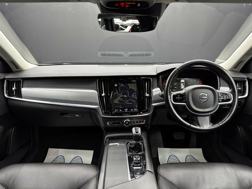 Volvo V90 R Design Plus Black #10