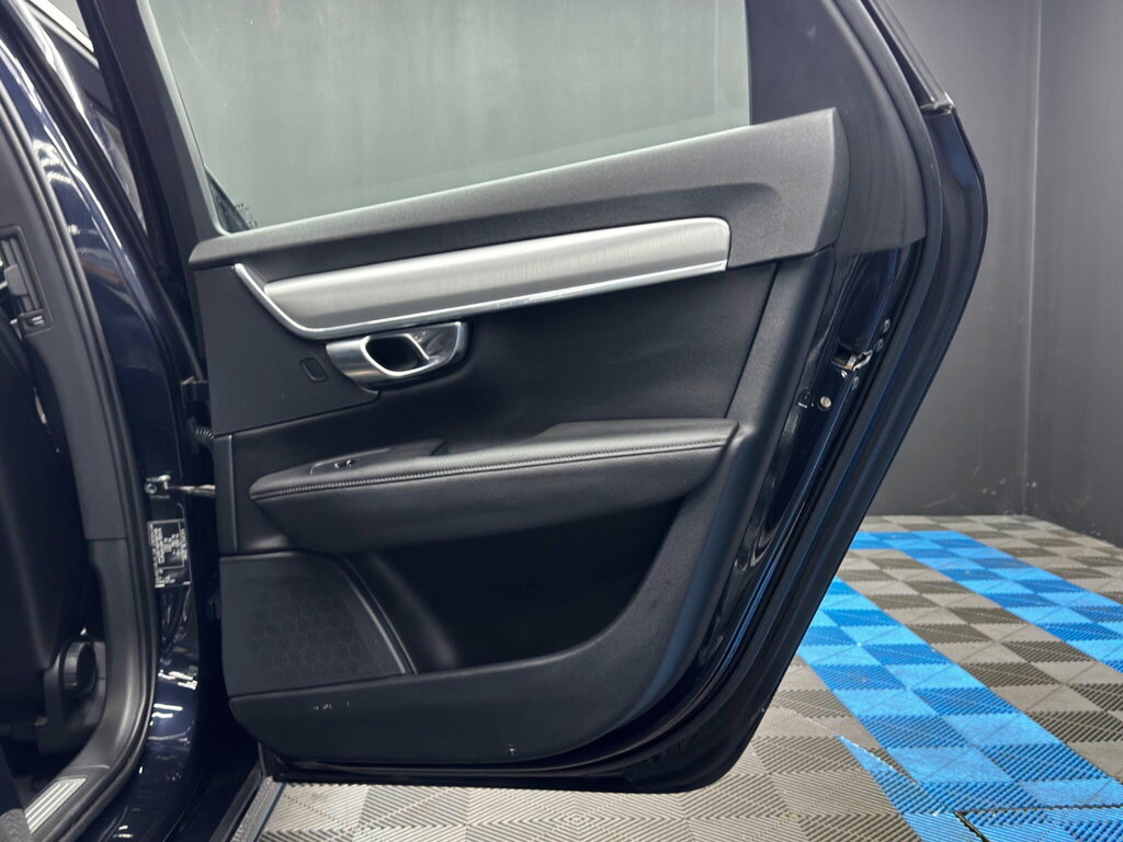 Volvo V90 R Design Plus Black #40