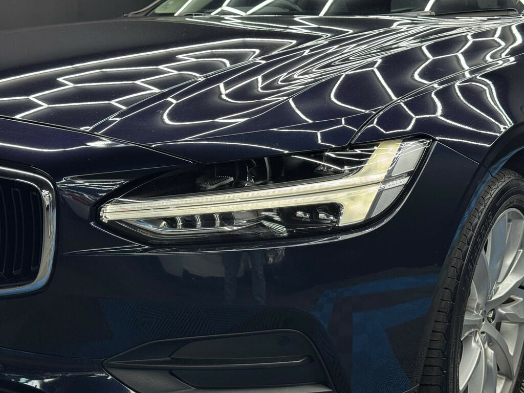 Volvo V90 R Design Plus Black #44