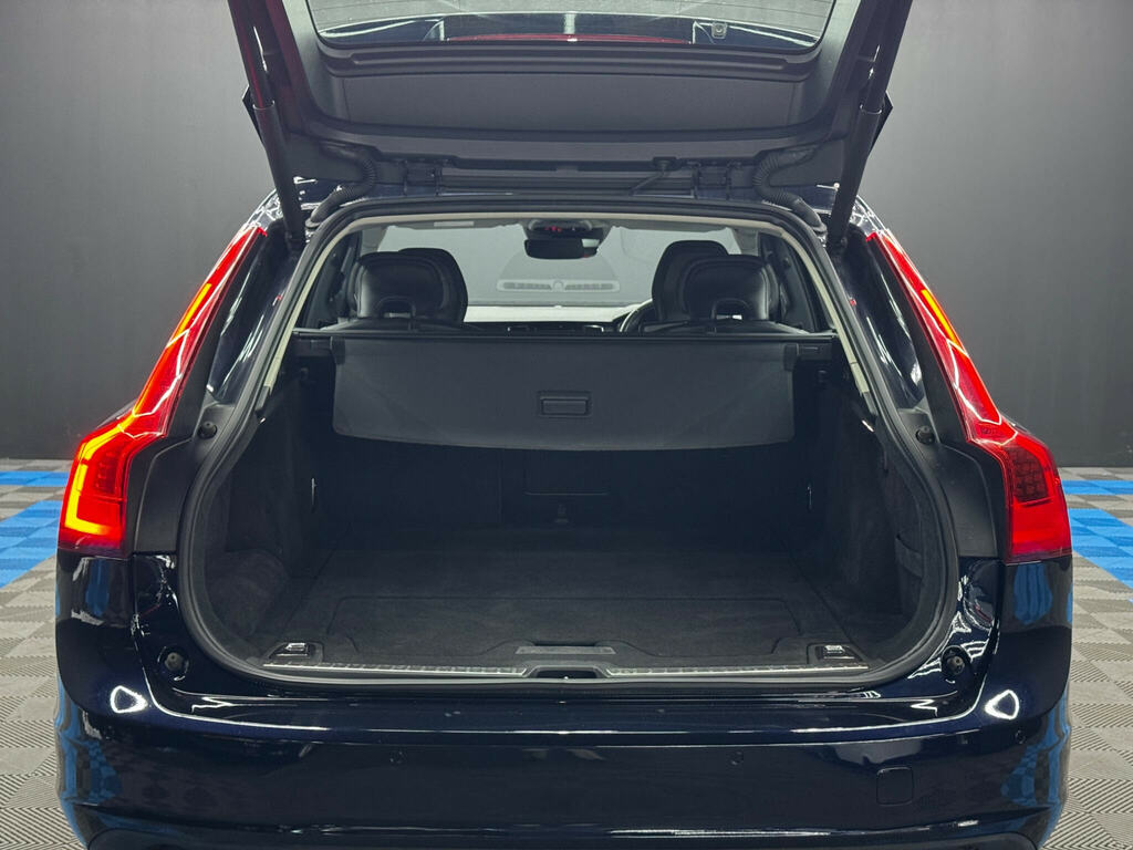 Volvo V90 R Design Plus Black #36
