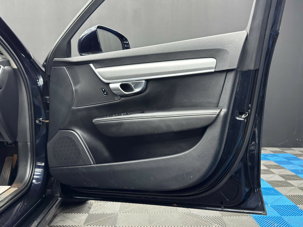 Volvo V90 R Design Plus Black #38