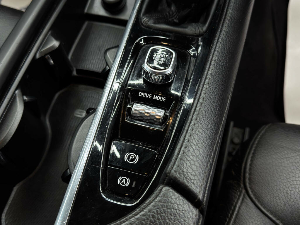 Volvo V90 R Design Plus Black #26