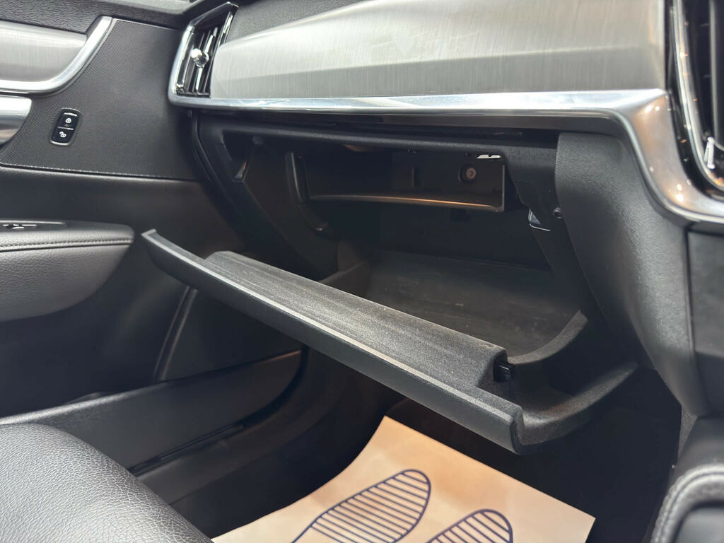 Volvo V90 R Design Plus Black #35