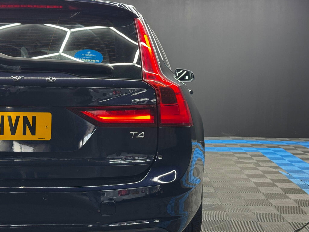 Volvo V90 R Design Plus Black #41