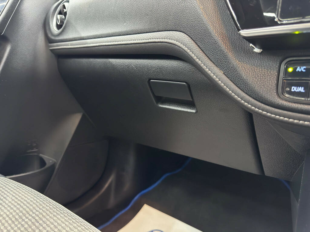 Toyota Auris 1.8L Excel Blue #32