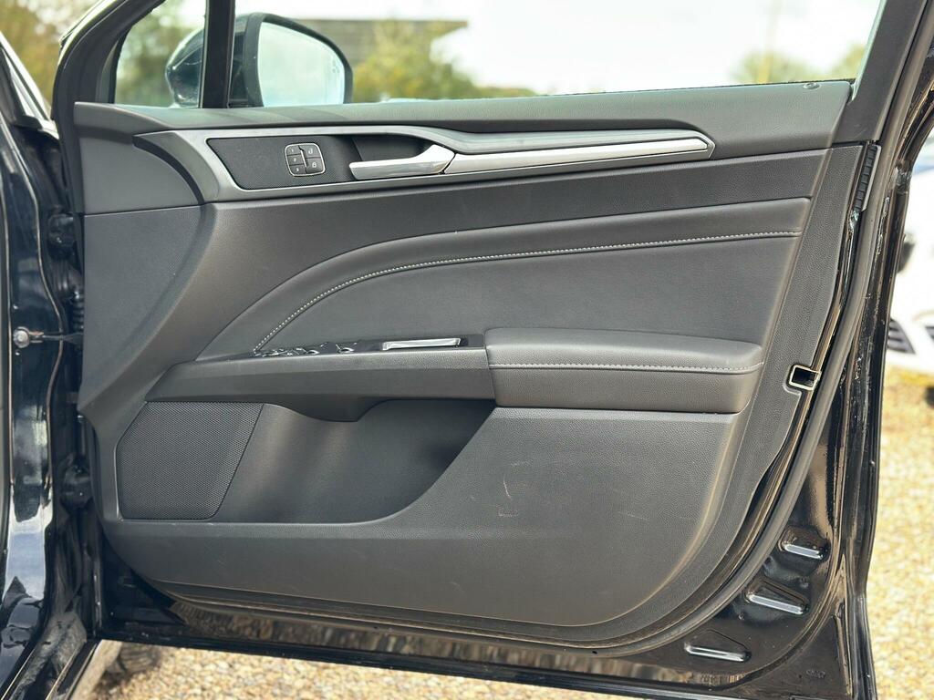 Ford Mondeo Titanium Blue #30