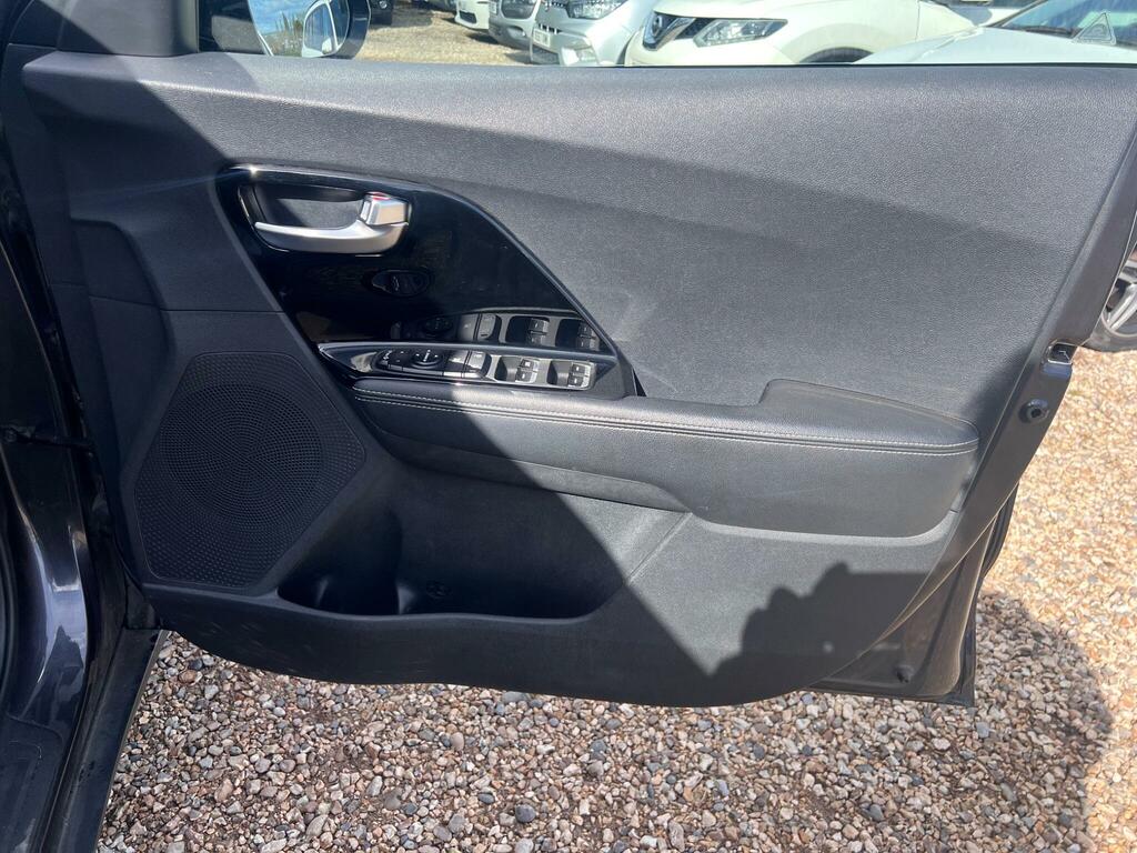 Kia Niro Black #40