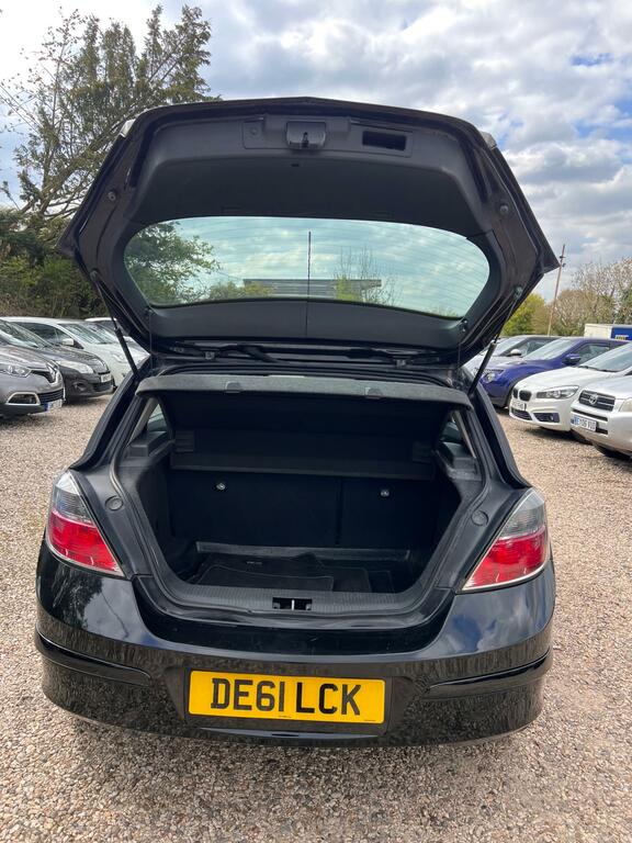 Vauxhall Astra Exclusiv Black #9