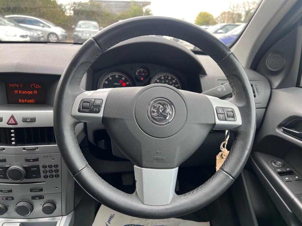 Vauxhall Astra Exclusiv Black #14