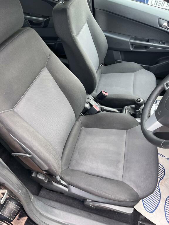Vauxhall Astra Exclusiv Black #28