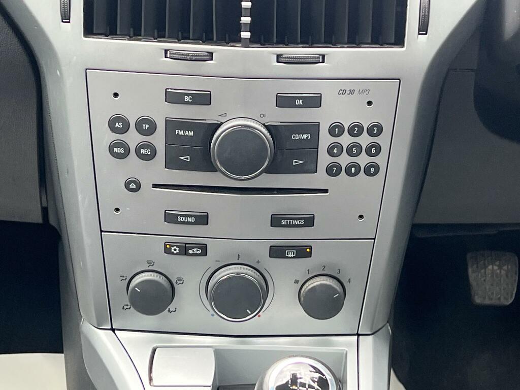 Vauxhall Astra Exclusiv Black #19