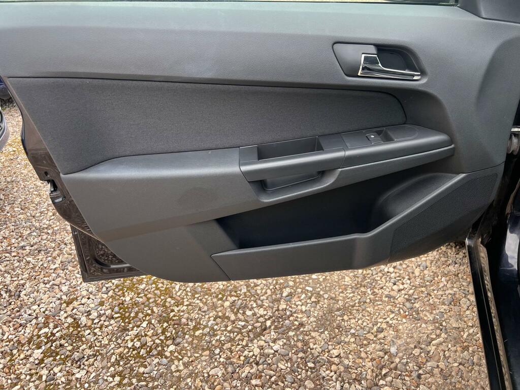 Vauxhall Astra Exclusiv Black #34