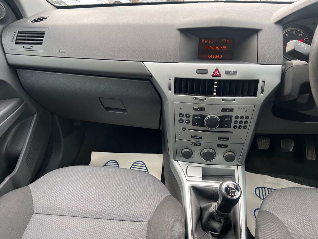 Vauxhall Astra Exclusiv Black #16