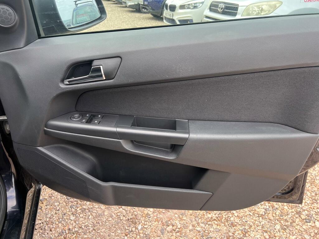 Vauxhall Astra Exclusiv Black #37