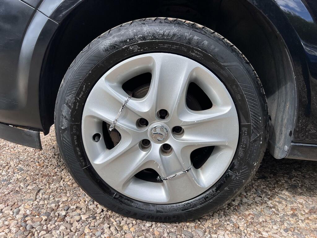Vauxhall Astra Exclusiv Black #38