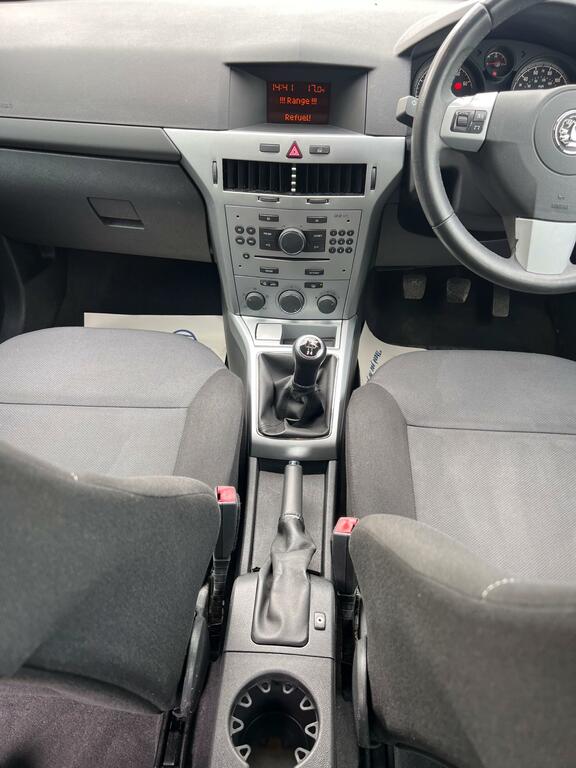 Vauxhall Astra Exclusiv Black #17