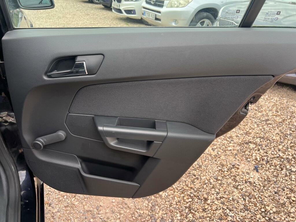 Vauxhall Astra Exclusiv Black #36