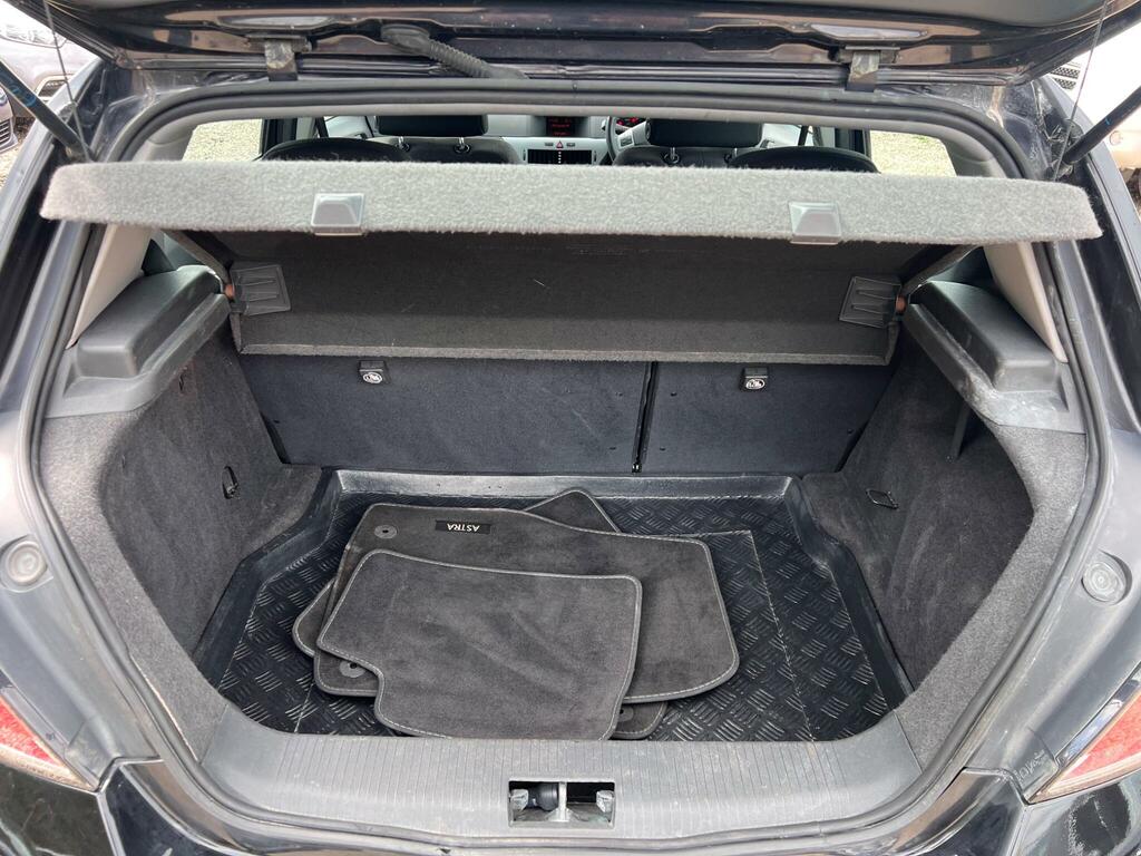 Vauxhall Astra Exclusiv Black #8