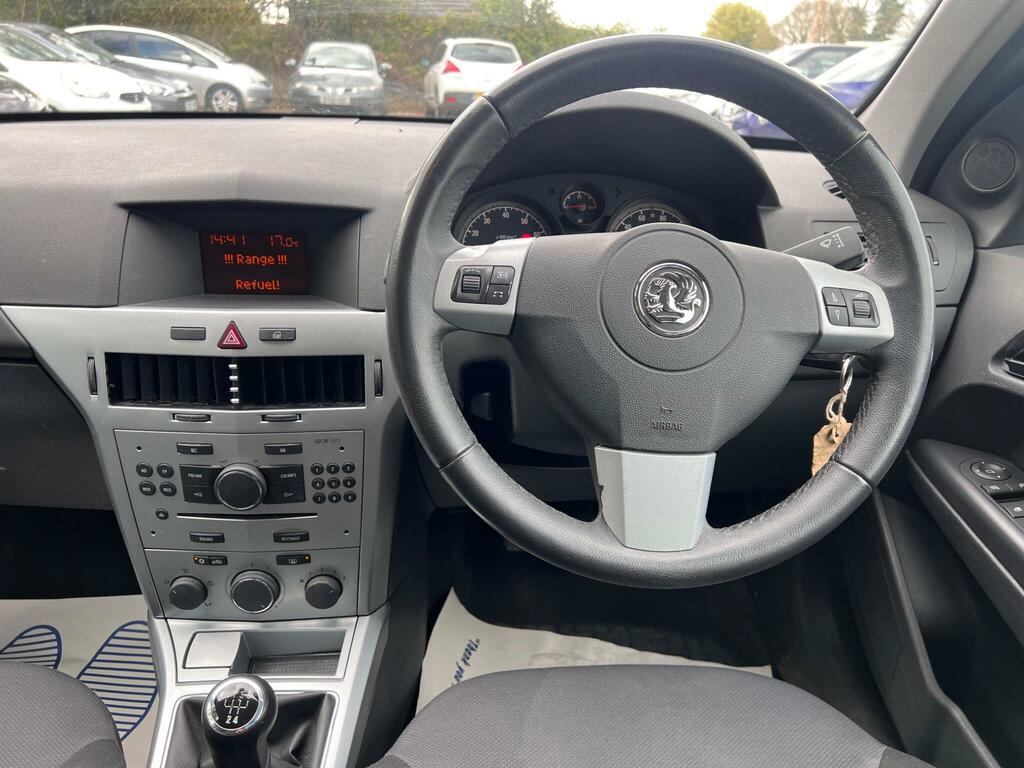 Vauxhall Astra Exclusiv Black #15