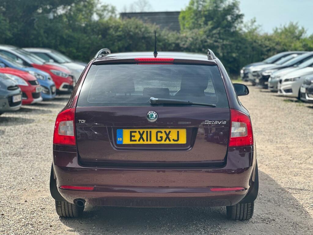 Skoda Octavia 1.6 Tdi Elegance Dsg Euro 5 Red #5