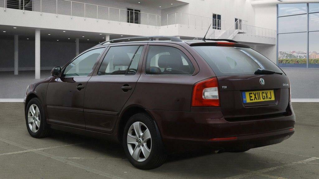 Skoda Octavia 1.6 Tdi Elegance Dsg Euro 5 Red #4