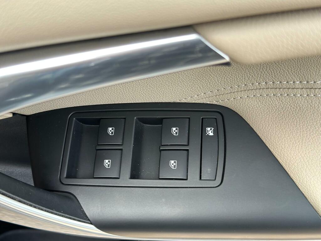 Vauxhall Insignia 2L Elite Nav White #44