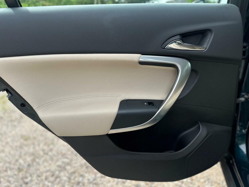 Vauxhall Insignia 2L Elite Nav White #46