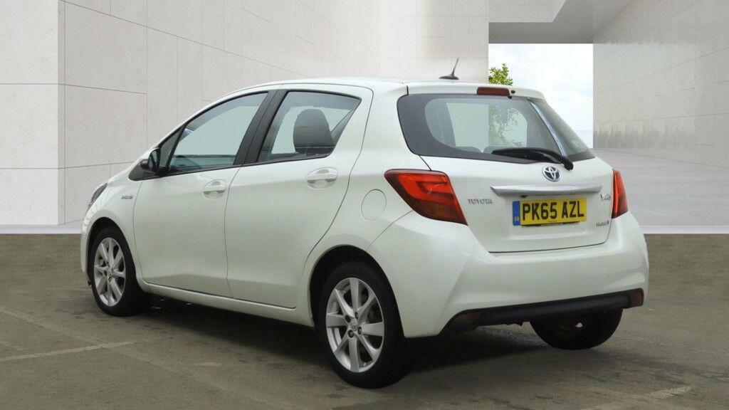 Toyota Yaris 1.5 Vvt-h Excel E-cvt Euro 6 15In Alloy White #4