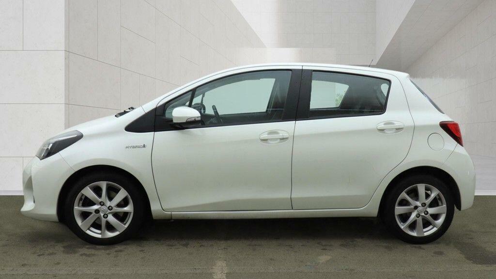 Toyota Yaris 1.5 Vvt-h Excel E-cvt Euro 6 15In Alloy White #6