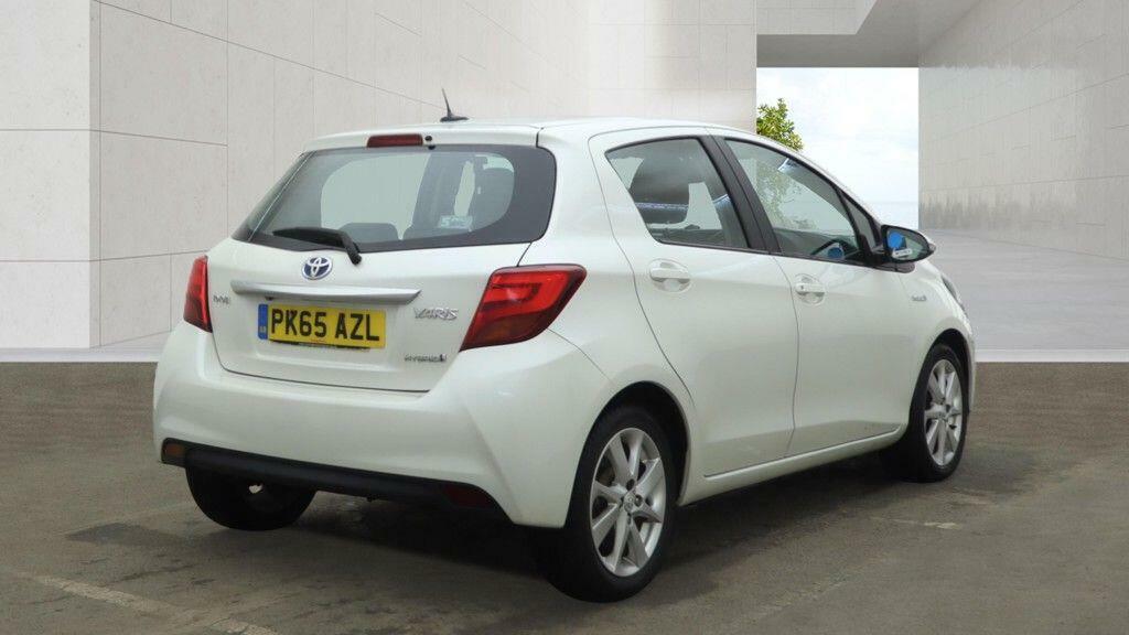 Toyota Yaris 1.5 Vvt-h Excel E-cvt Euro 6 15In Alloy White #5