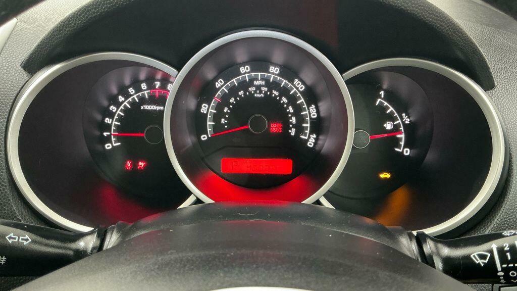 Kia Venga 1.6 3 Euro 5 Red #9