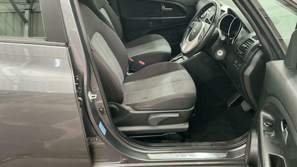 Kia Venga 1.6 3 Euro 5 Red #11