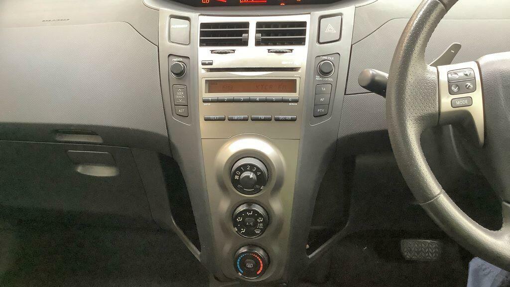 Toyota Yaris Silver #10
