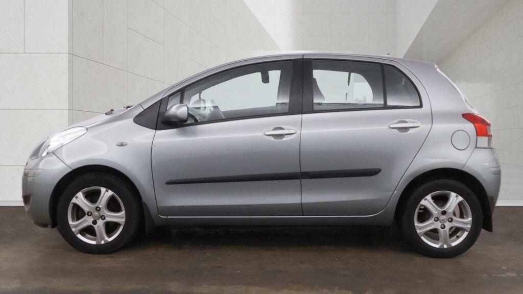 Toyota Yaris Silver #4